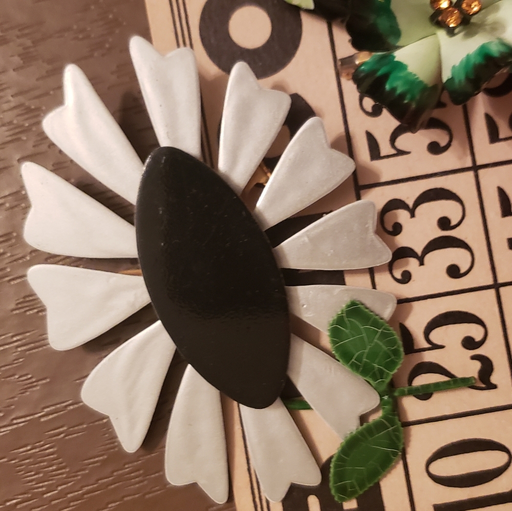 1960s Funky Floral Brooch